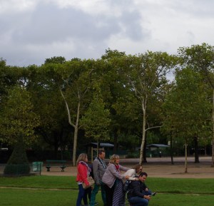 I don't know why, but watching these people try to take a selfie cracked me up.